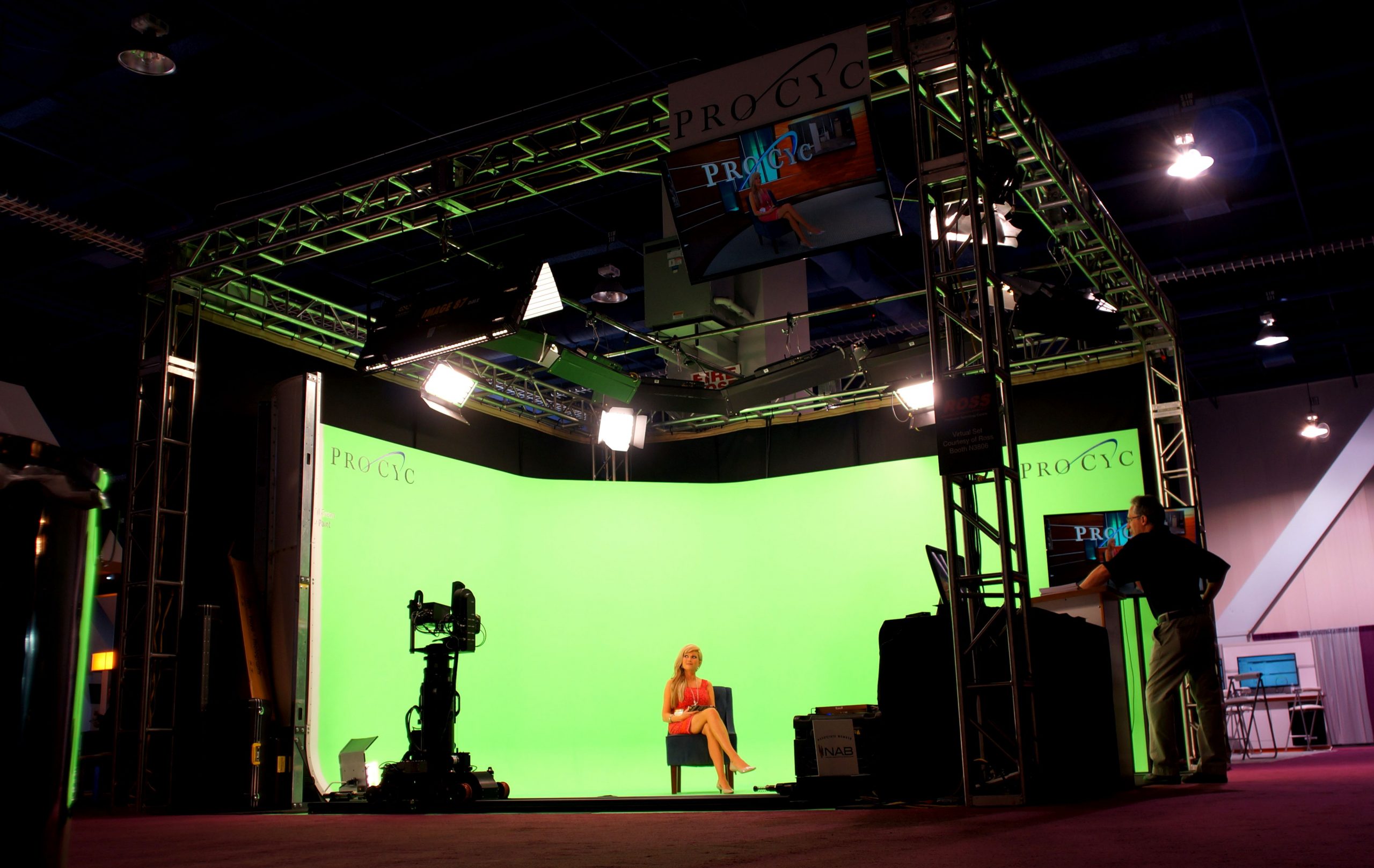 Cyclorama walls optimize studio backgrounds for virtual production and chroma key