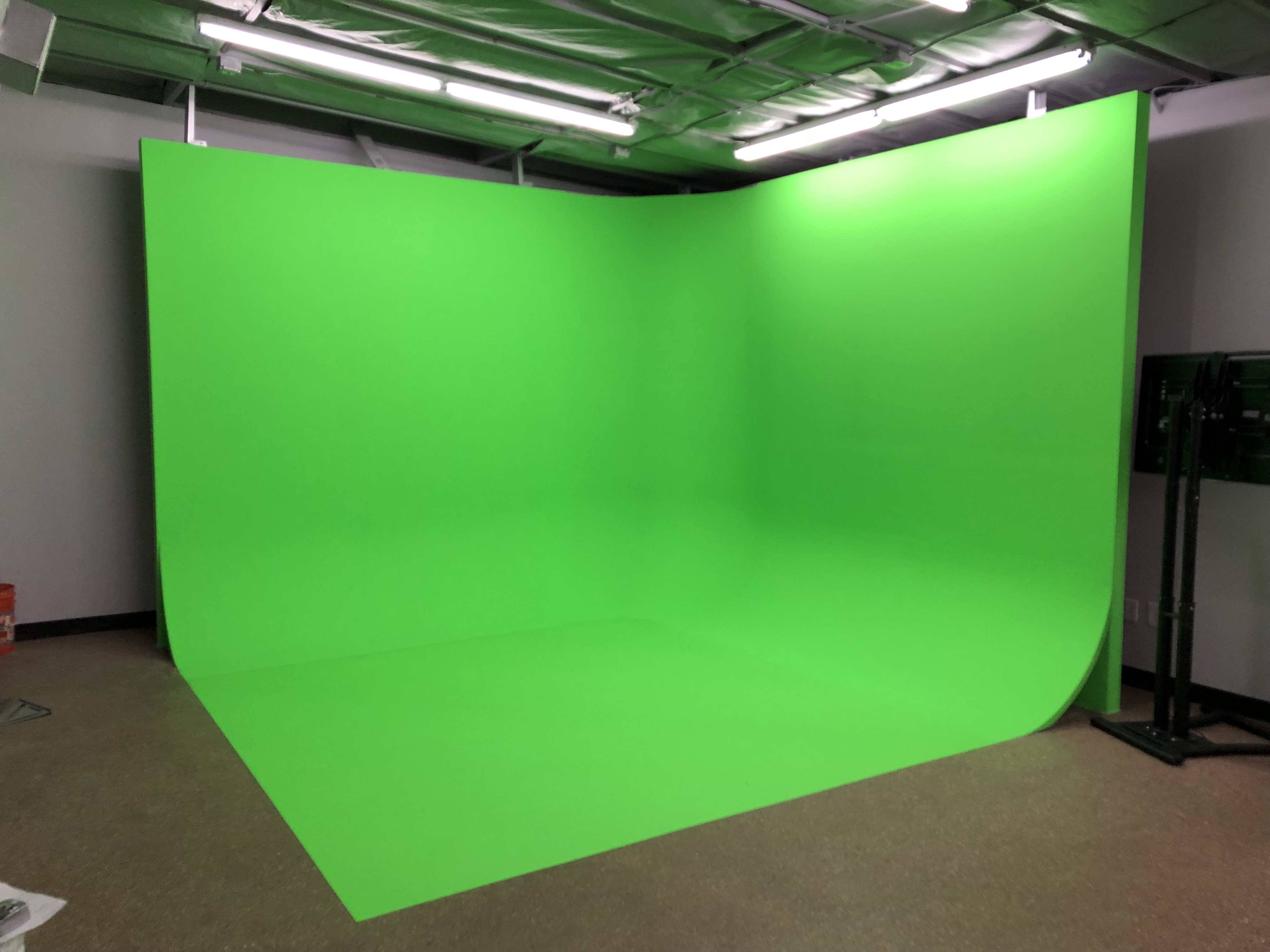 Virtual Green® Pro Matte® Chroma Key Flooring