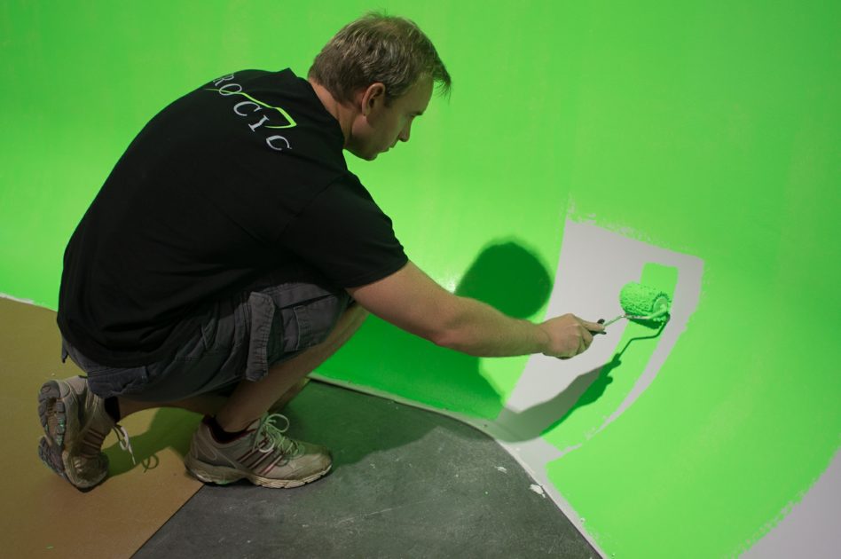 Choosing between Green Screen Paint and Green Screen Flooring Material
